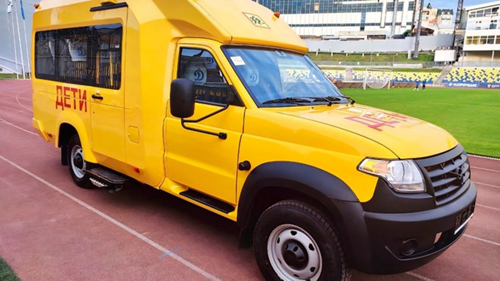 Денис Мантуров поручил Минпромторгу проработать закупку в 2026 году школьных автобусов для регионов