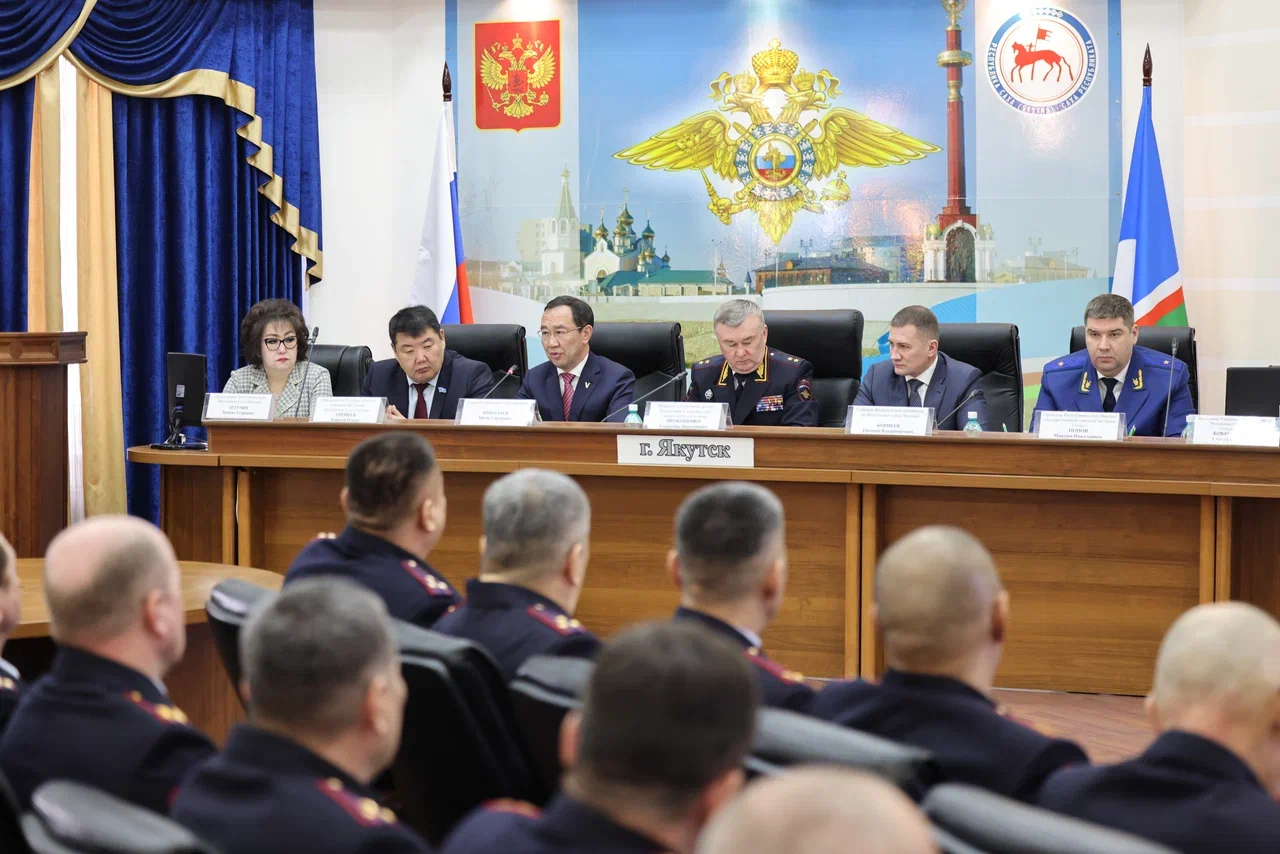 Алексей Еремеев отметил вклад МВД по Якутии по обеспечению защиты прав и свобод граждан Алексей Еремеев отметил вклад МВД по Якутии по обеспечению защиты прав и свобод граждан