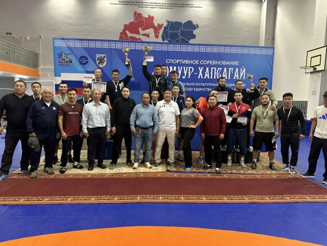 В Якутске прошло спортивное соревнование «Хомуур-хапсагай» среди национально-культурных объединений