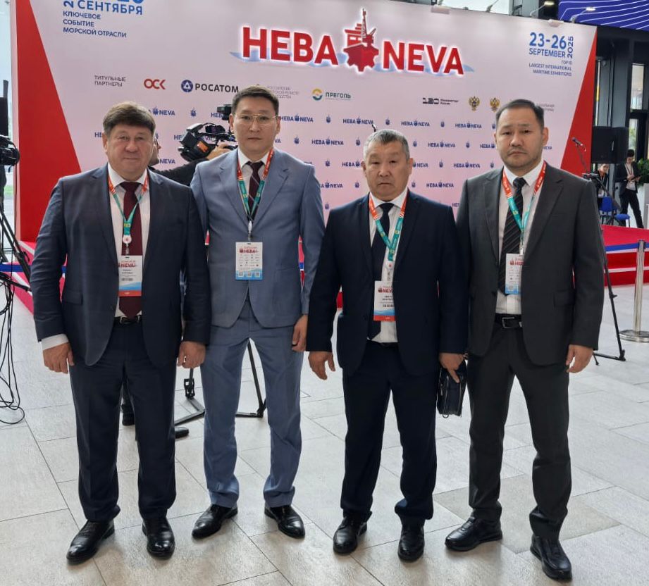 Сергей Ларионов провел ряд встреч на «Неве-2025»