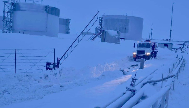 На площадке нефтебазы ГУП «ЖКХ РС(Я)» в Тикси, где произошла утечка топлива, выявлено 19 нарушений промбезопасности