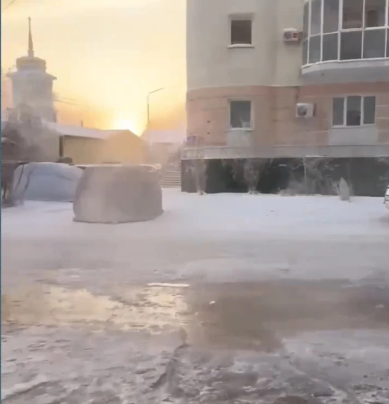 В Якутске ликвидируют последствия разлива из системы водоснабжения