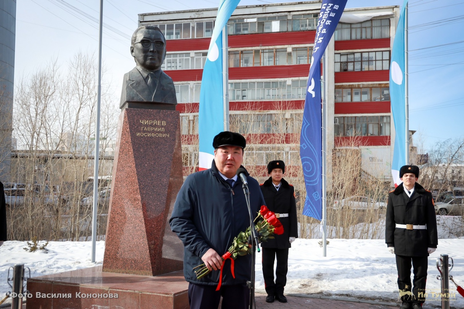 Народные депутаты Якутии возложили цветы к памятнику Гавриилу Чиряеву Народные депутаты Якутии возложили цветы к памятнику Гавриилу Чиряеву
