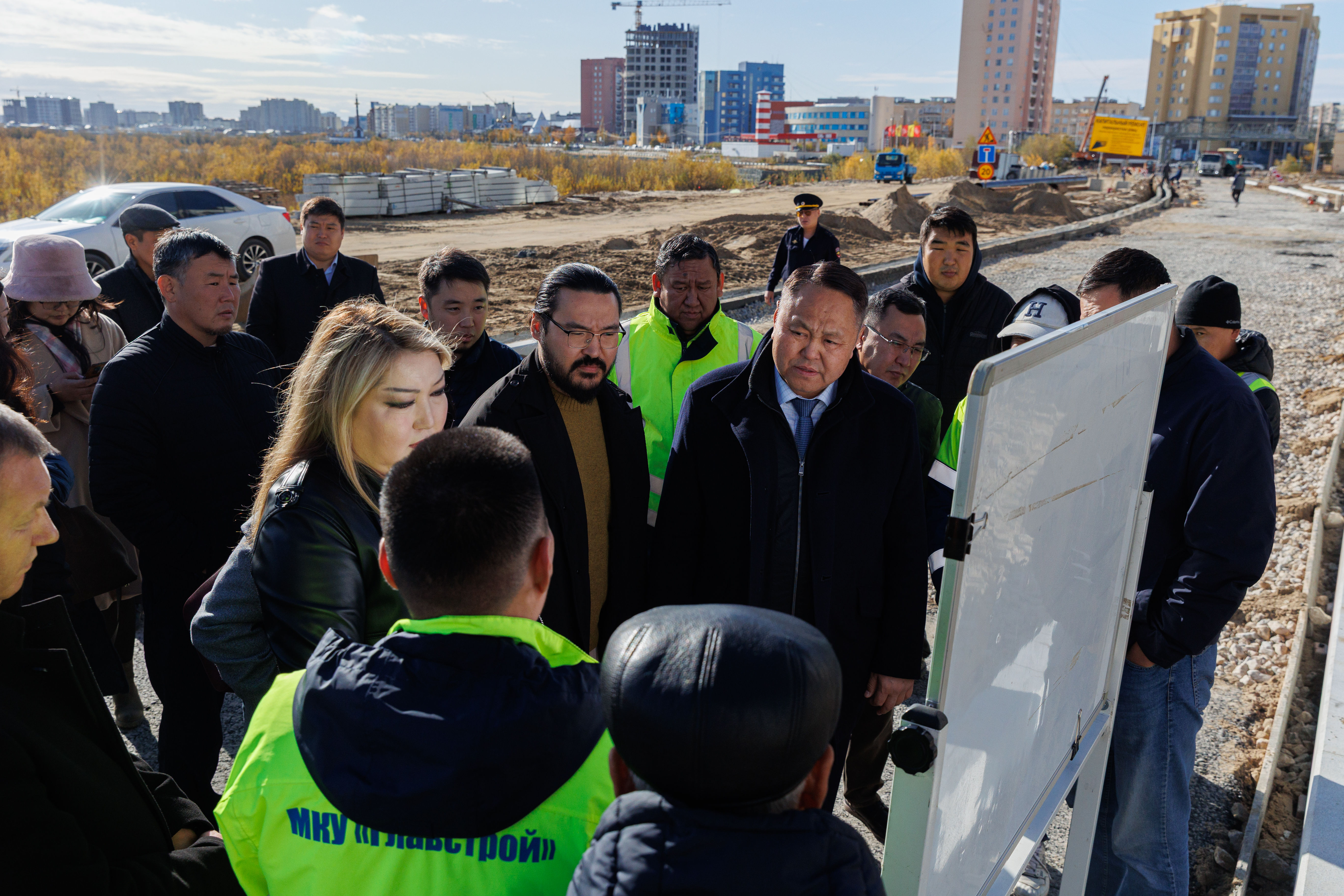 Дороги, парковки и безопасность движения: в 203-м микрорайоне обсудили проблемные вопросы