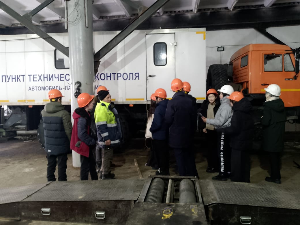 В Черском КП «Дороги Арктики» провели профориентационную экскурсию для школьников В Черском КП «Дороги Арктики» провели профориентационную экскурсию для школьников