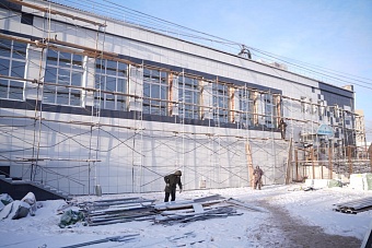 Евгений Григорьев проконтролировал ход ремонта ДЮСШ №5 города Якутска