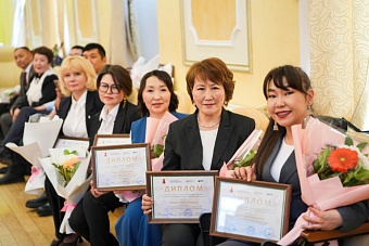 Анонсирован пятый конкурс на специальные премии для педагогов Якутии при поддержке АО «РНГ»