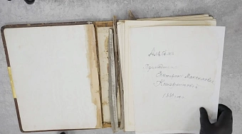 В Якутии реставраторы спасают уникальный альбом XIX века