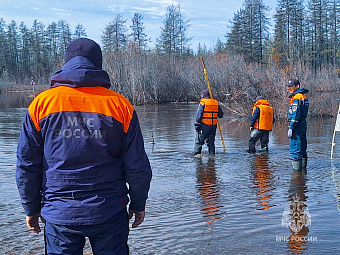 В Усть-Янске вода отступила от 8 приусадебных участков, подтопленными остаются 66 